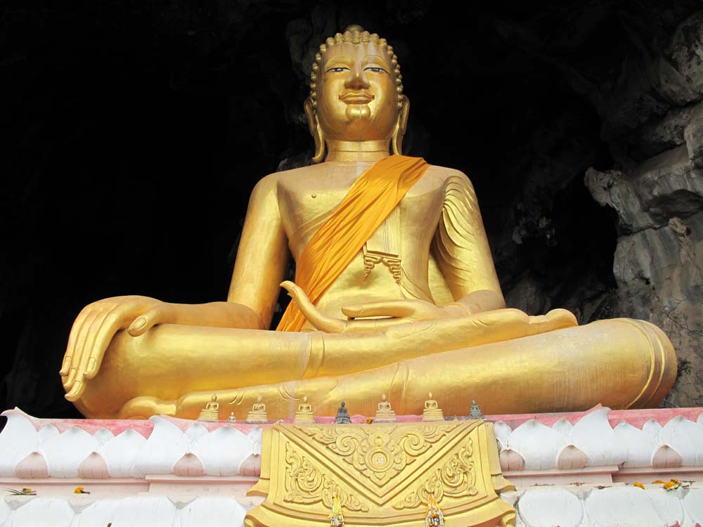 สืบสาน “งานประเพณีขึ้นเขาไหว้พระถ้ำเอราวัณ”